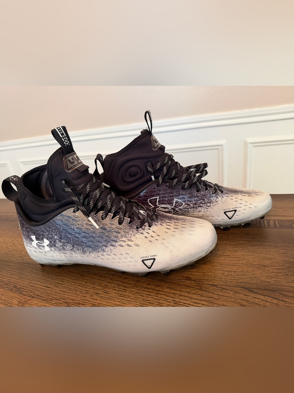 Under Armour Mens Spotlight Lux Mc 2.0 Men’s 13 Football Cleats